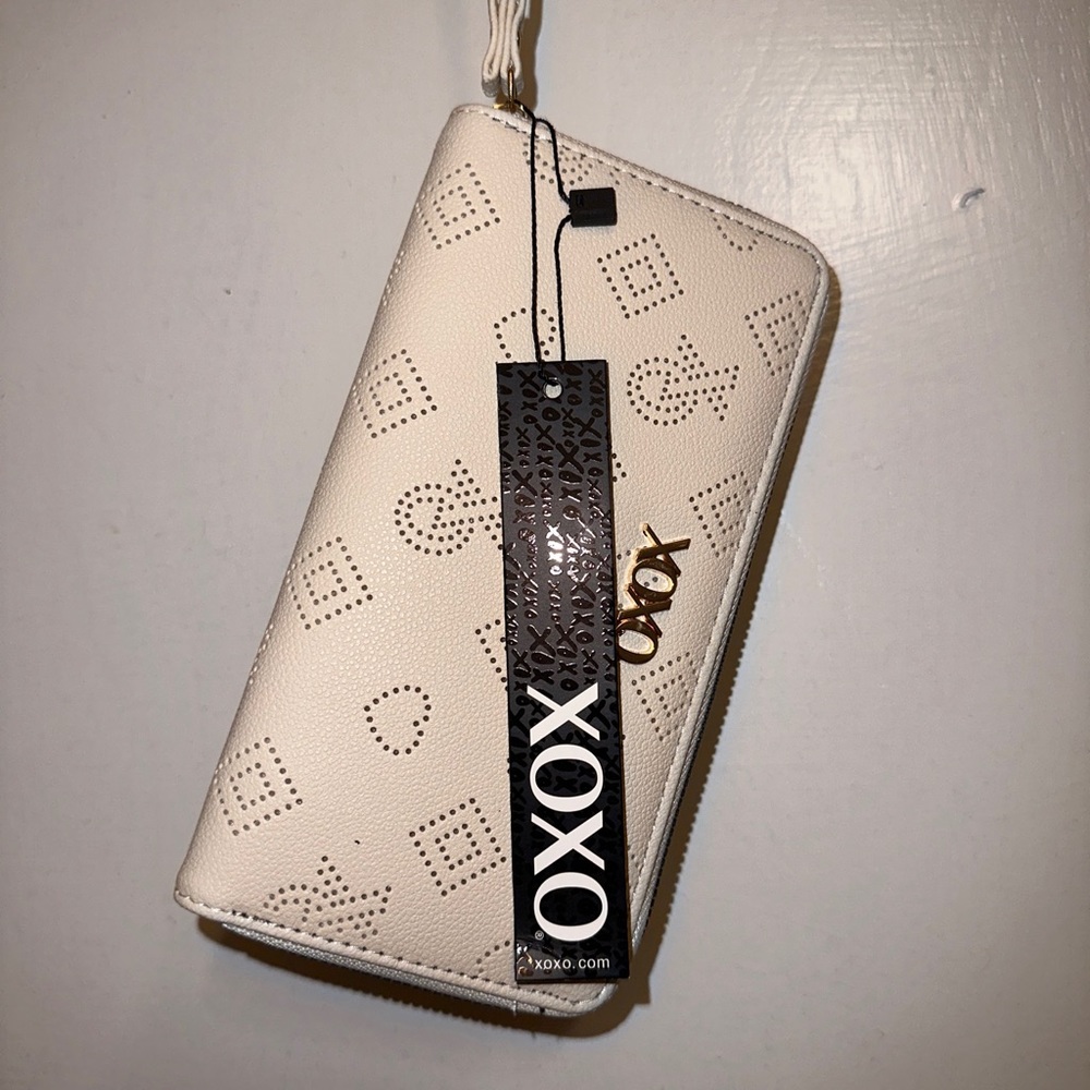 XOXO Womens White Gold Logo Large Wristlet Wallet Faux Leather New With Tag